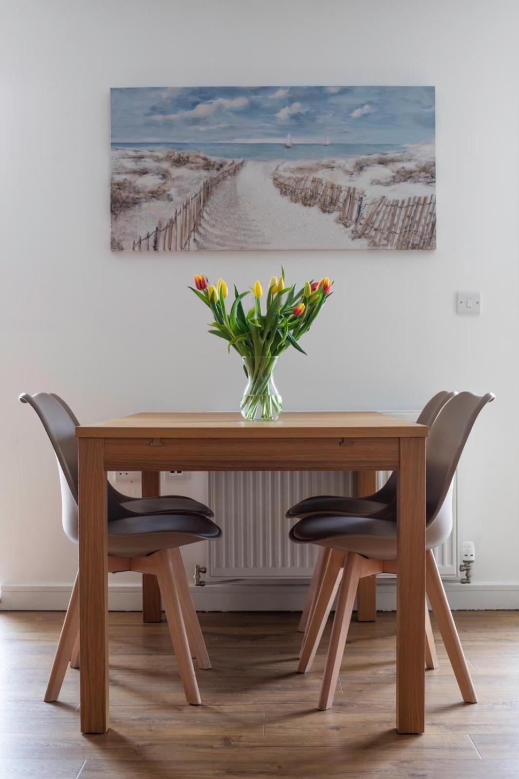 Beautiful Meadowbank Apartment With On-Street Parking Единбург Екстериор снимка