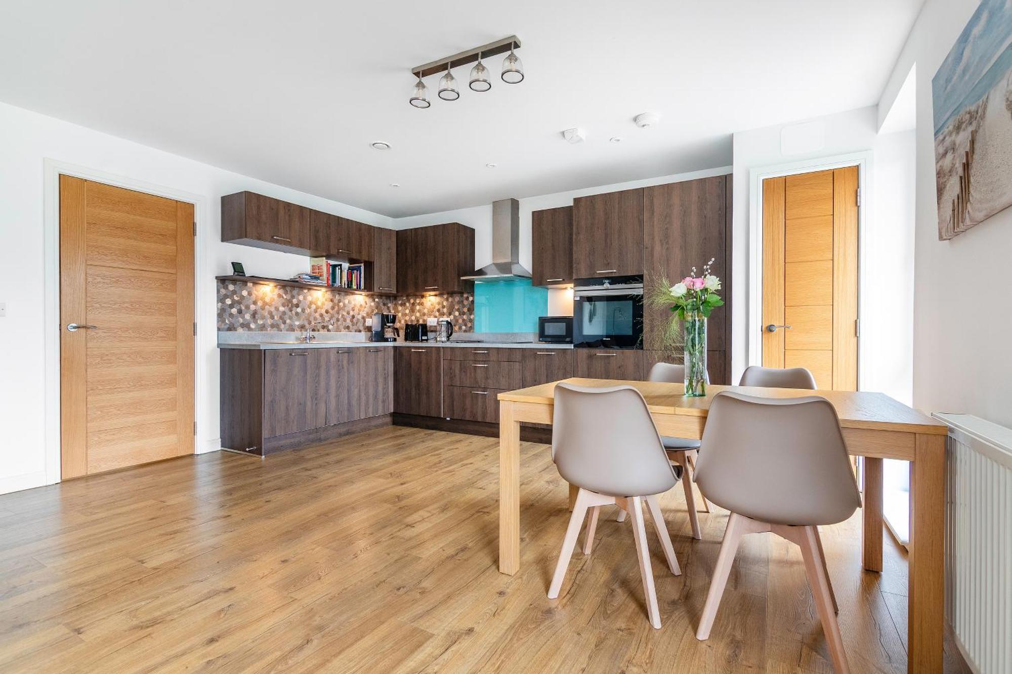 Beautiful Meadowbank Apartment With On-Street Parking Единбург Екстериор снимка